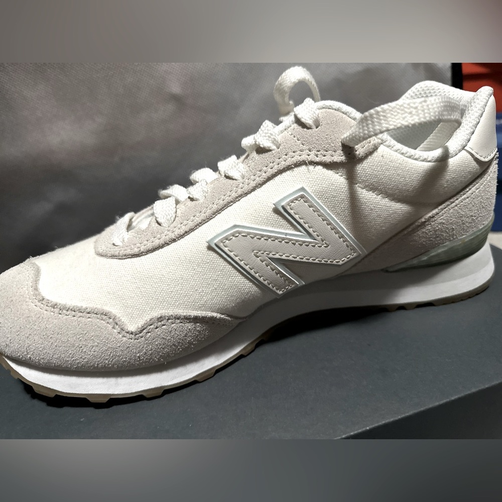 Lovely New Balance 8 wide